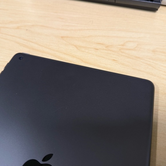 Apple iPad 9th Gen 64GB - Space Gray Black iOS 18.6.2 includes New Case! - Picture 7 of 12